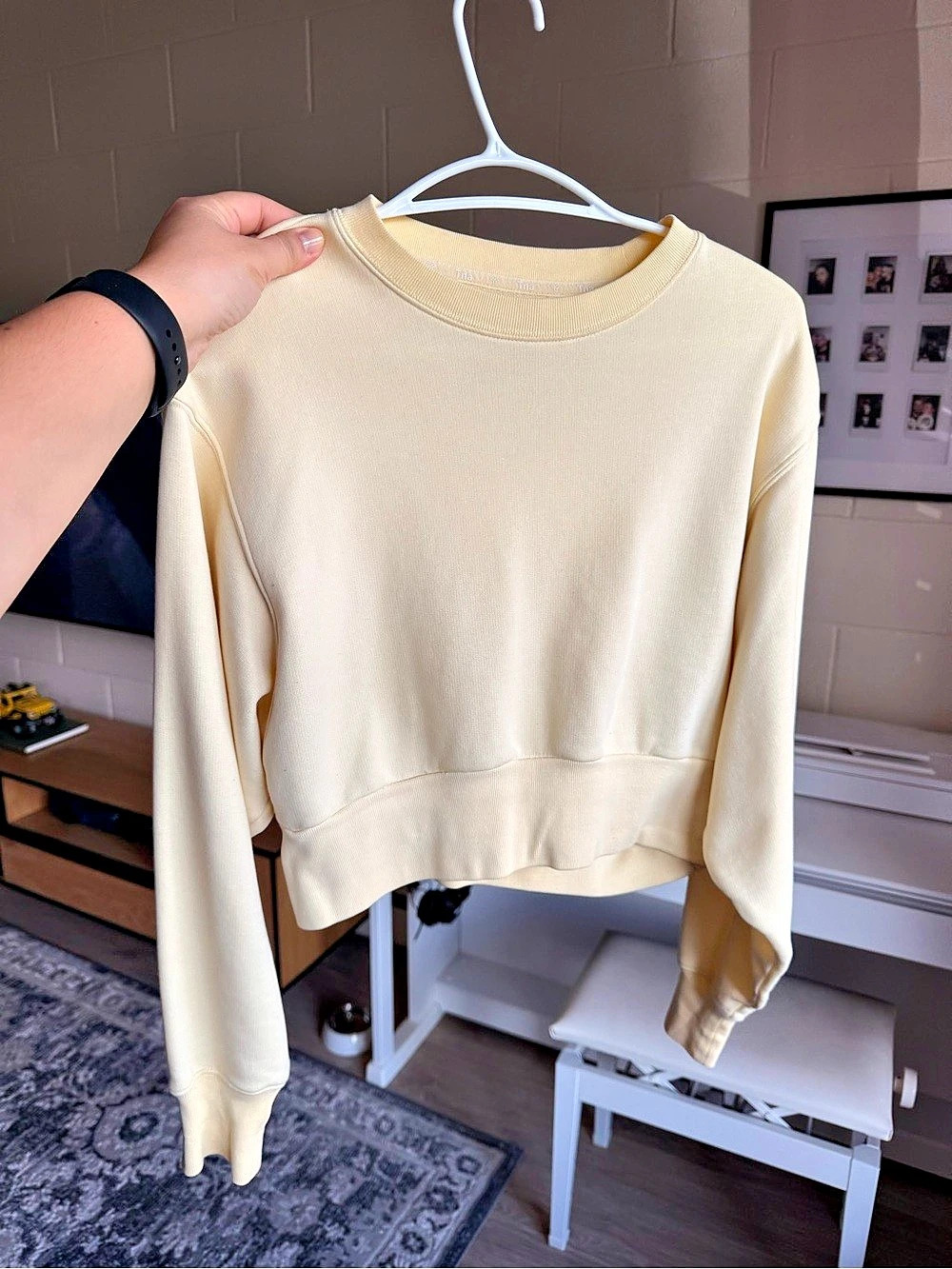 Tna Crewneck Sweatshirt in butter yellow Size XS Like New